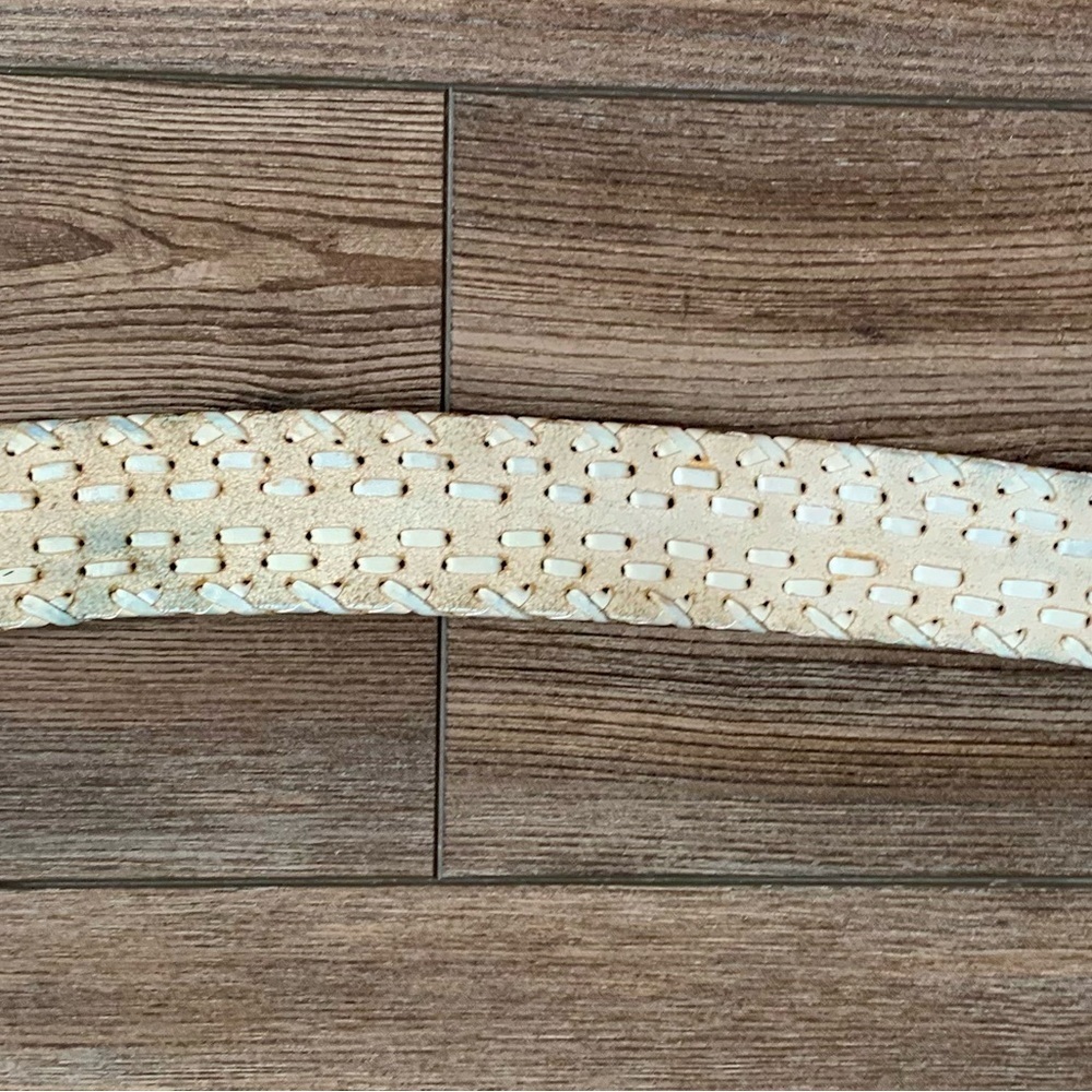 Leather white color belt with brass buckle - Picture 9 of 10